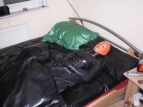 19P Latex Girl