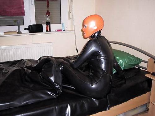 19P Latex Girl
