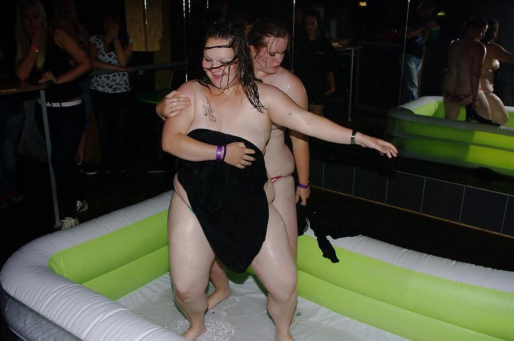 25P Fatties At The Strip Club