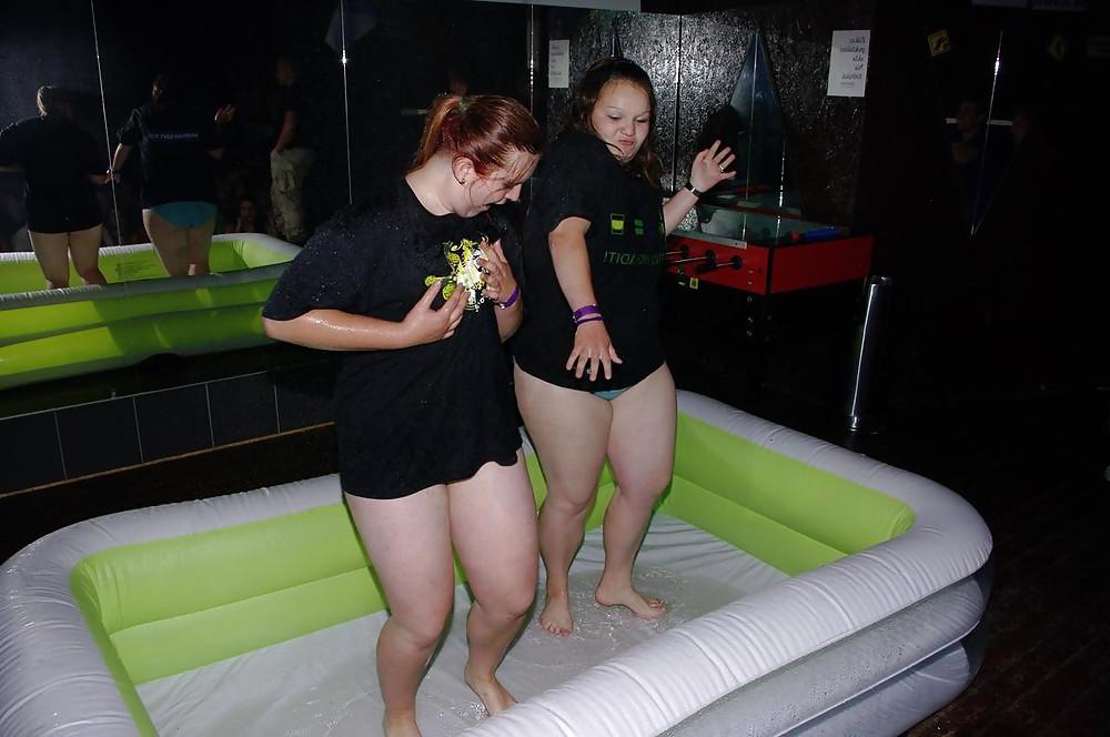 25P Fatties At The Strip Club