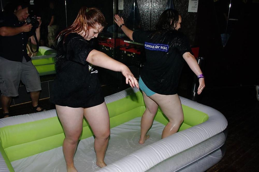 25P Fatties At The Strip Club