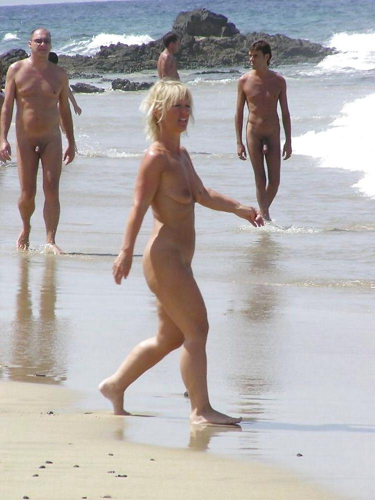 25P Nudist Blondes