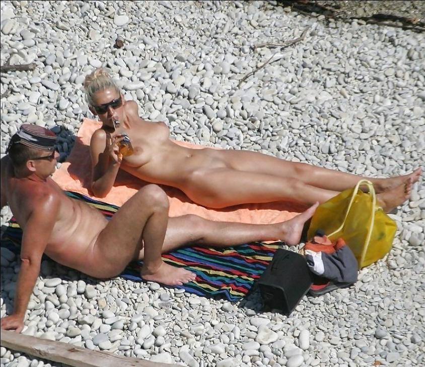 25P Nudist Blondes
