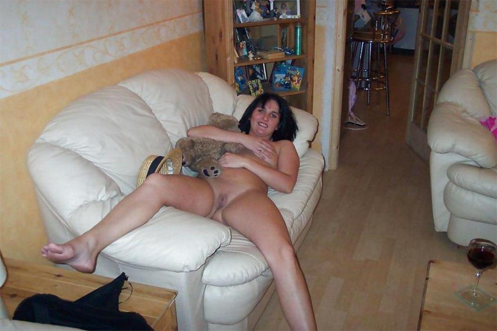 24P BUSTY SLUTTY BUNNY