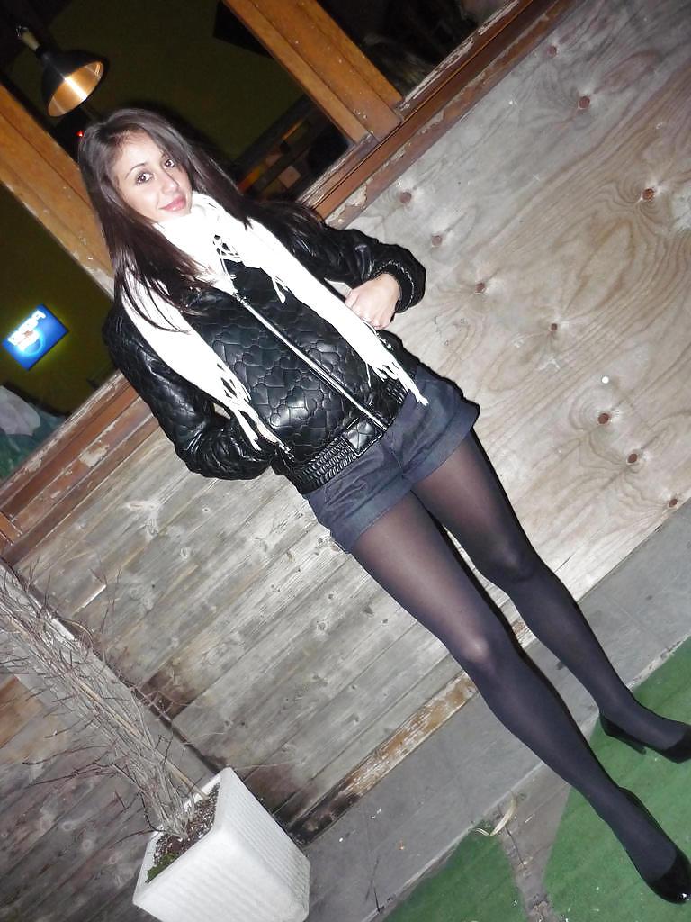 20P Nylon - upskirt - leg 42