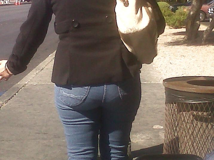 15P Phat latina ass at the bus stop