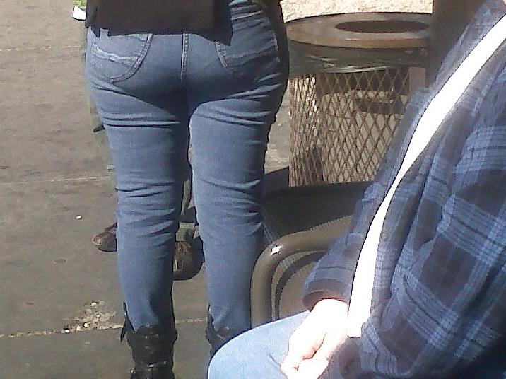 15P Phat latina ass at the bus stop