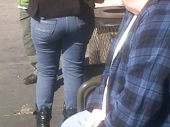 15P Phat latina ass at the bus stop