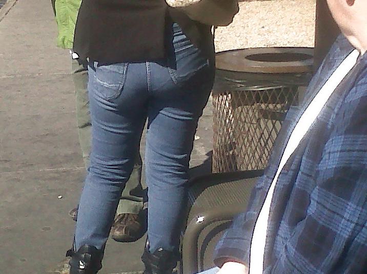 15P Phat latina ass at the bus stop