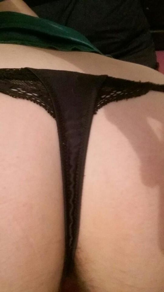 5P Mon string noir satin
