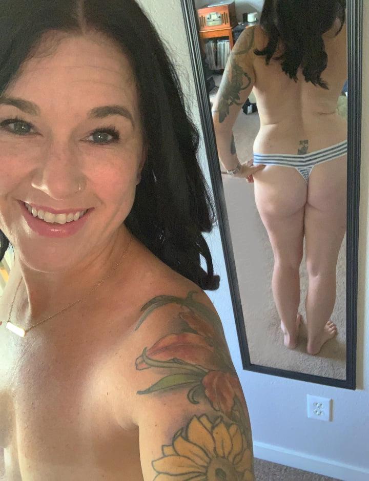 25P MATURE WHITE WOMEN PT.42