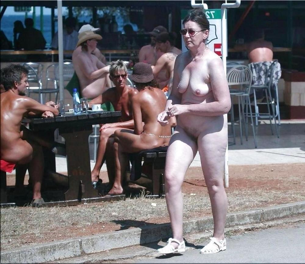 25P Nude Outdoor 024