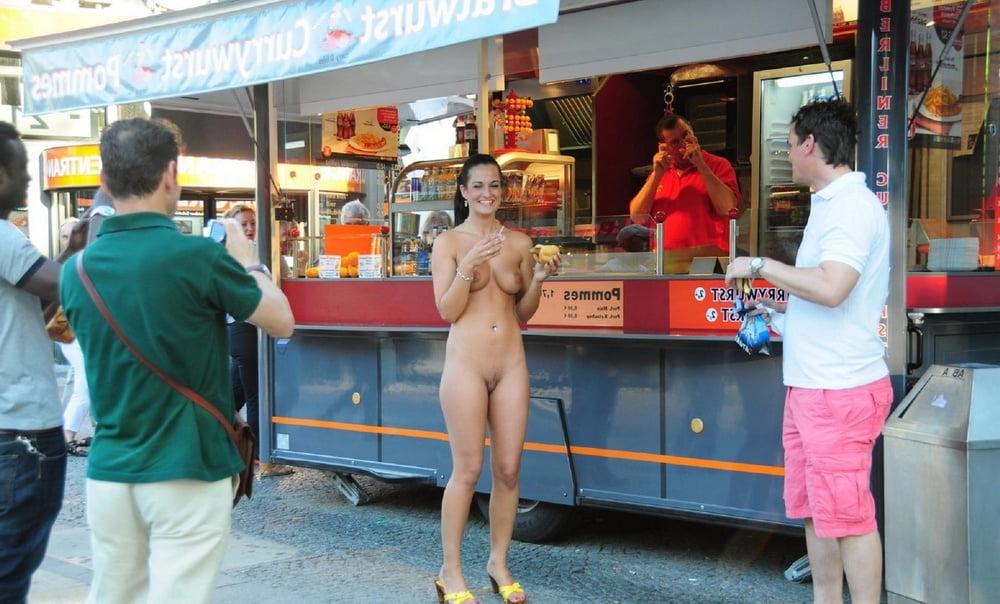 25P Nude Outdoor 006
