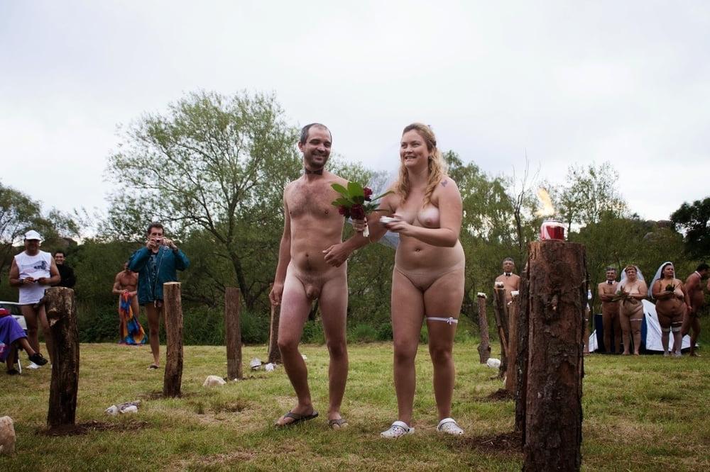 25P Nackt im Freien 004