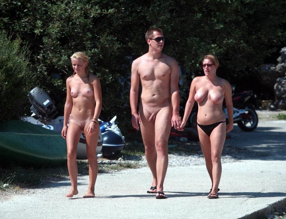 25P Nackt im Freien 004