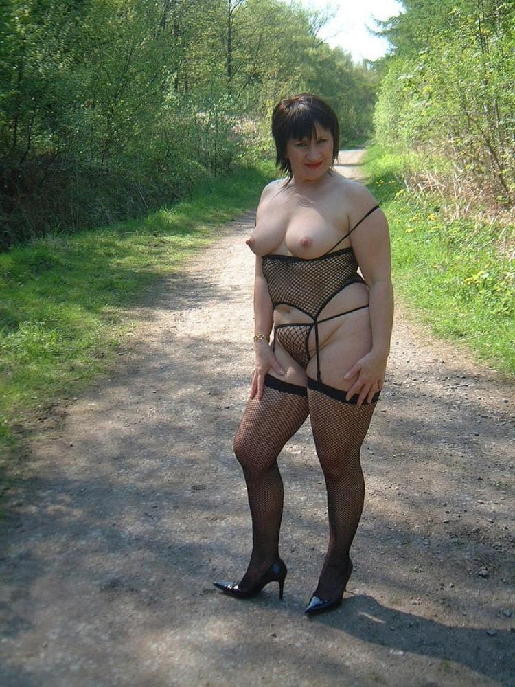 25P Nude Outdoor 003