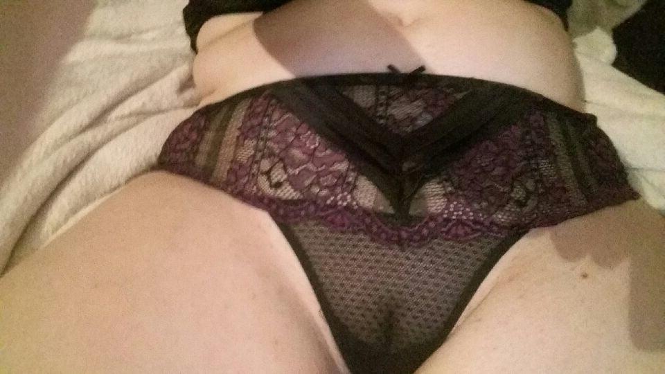 7P Mon nouveau tanga gris en satin