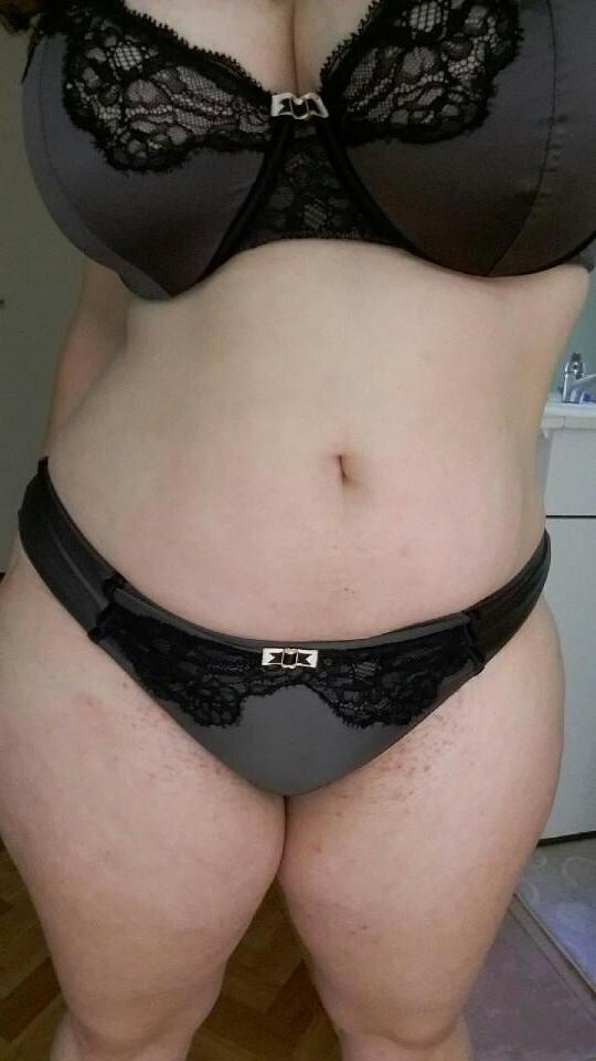 7P Mon nouveau tanga gris en satin