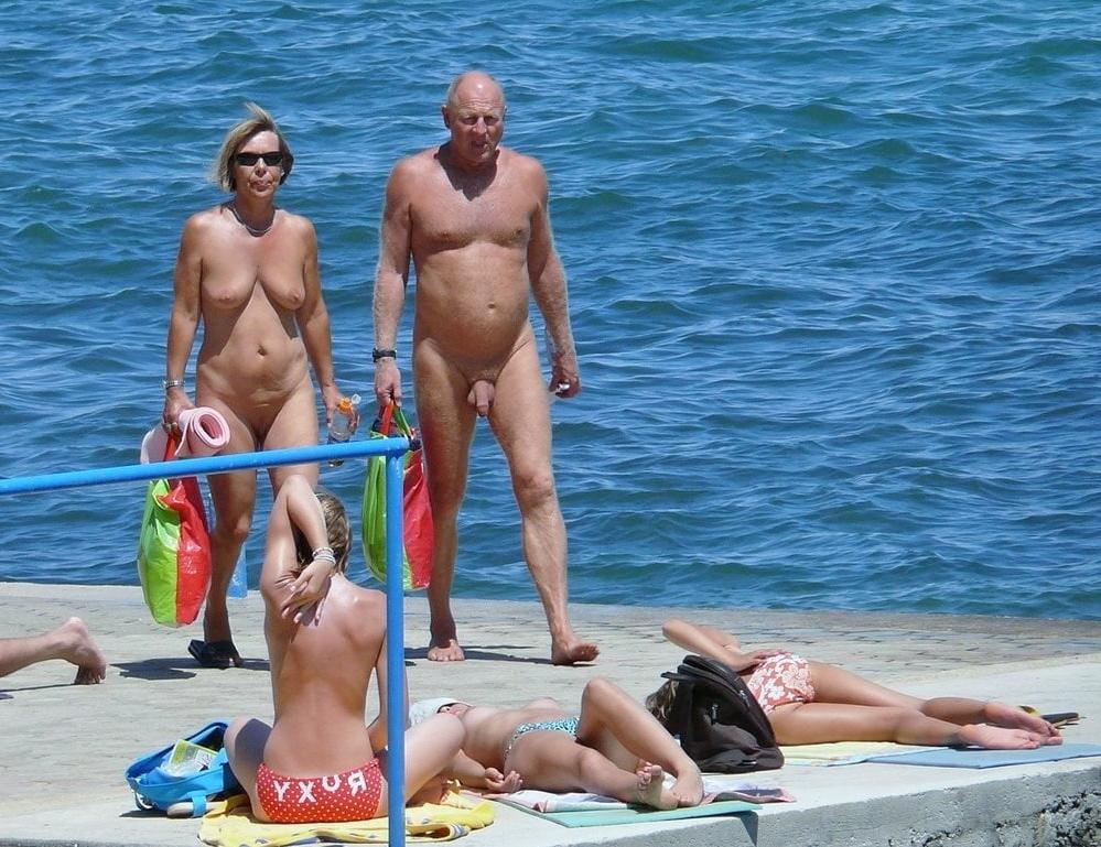 25P Nudist Situations 11