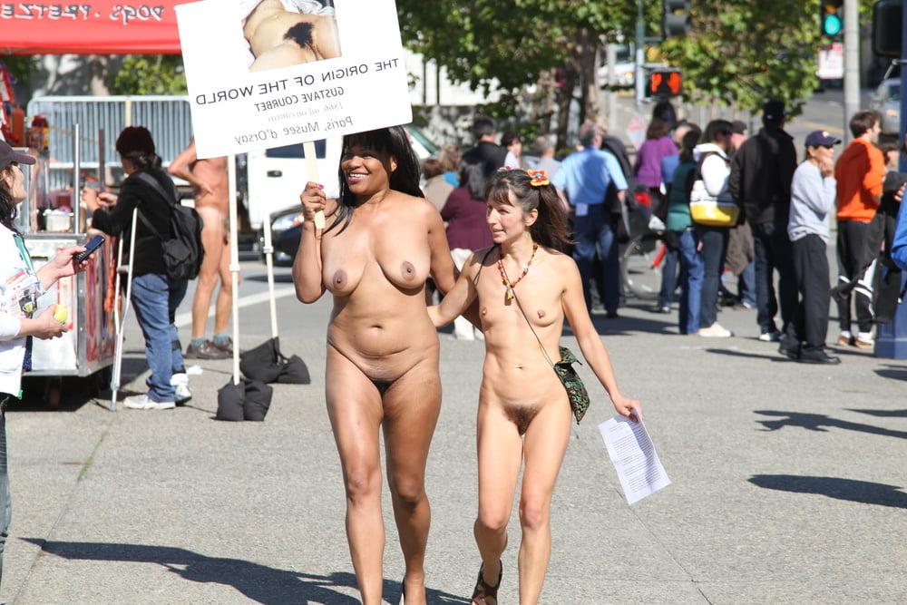 25P Nude Outdoor 015