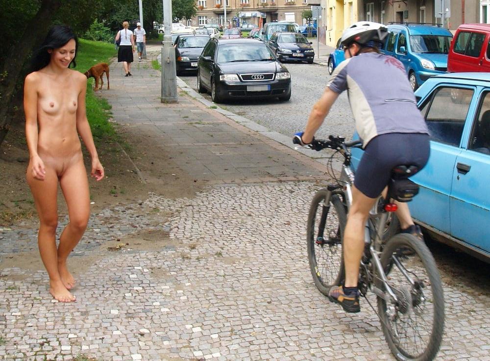25P Nude Outdoor 007