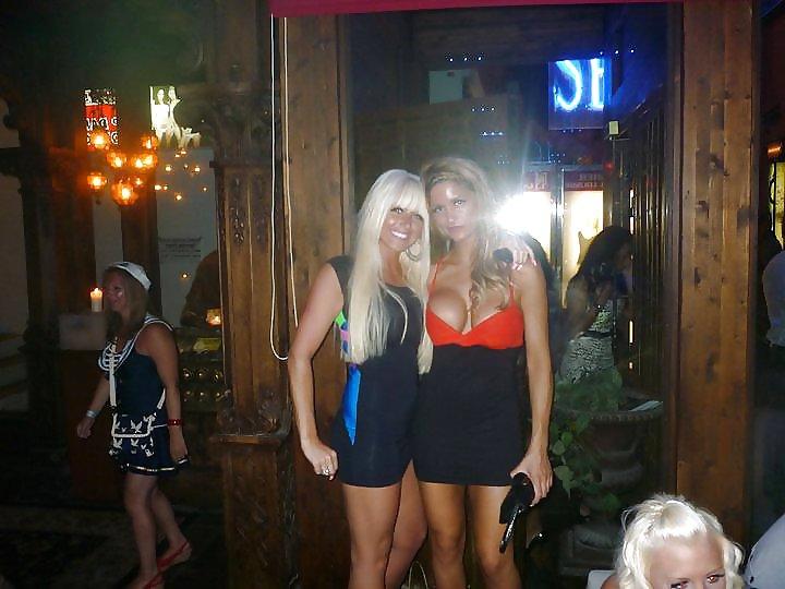 25P Party Girls in Club 