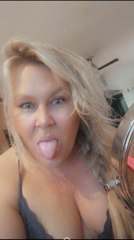 25P Saggy tits 25