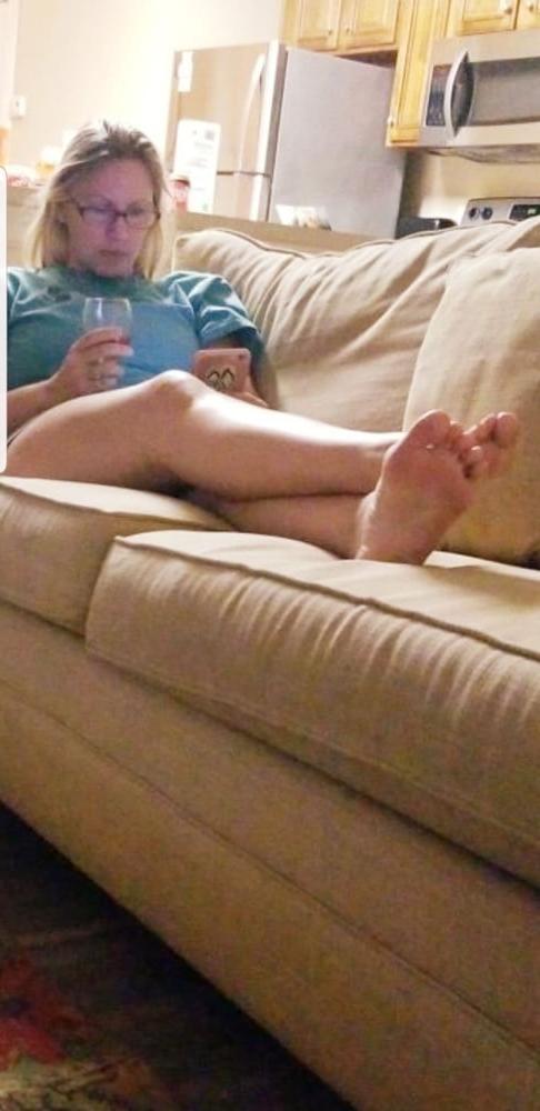 21P White milf exposed