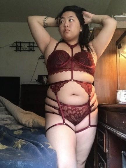 25P Kim from LA loves big white cocks