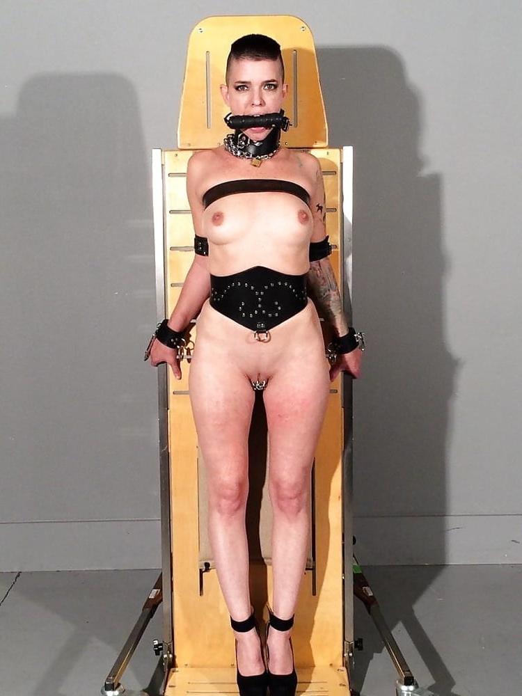 15P Amateur Women BDSM 302