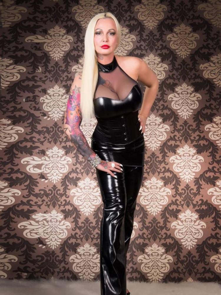 24P Dominant ladies - latex leather etc. 109