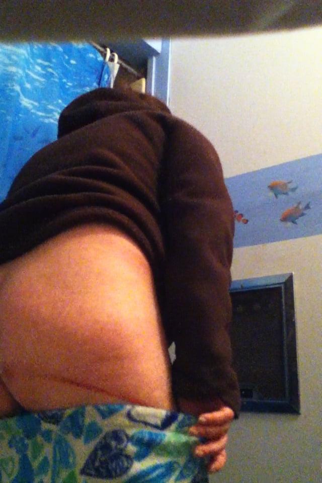 6P More pics. Bonus nude photo included for my fans