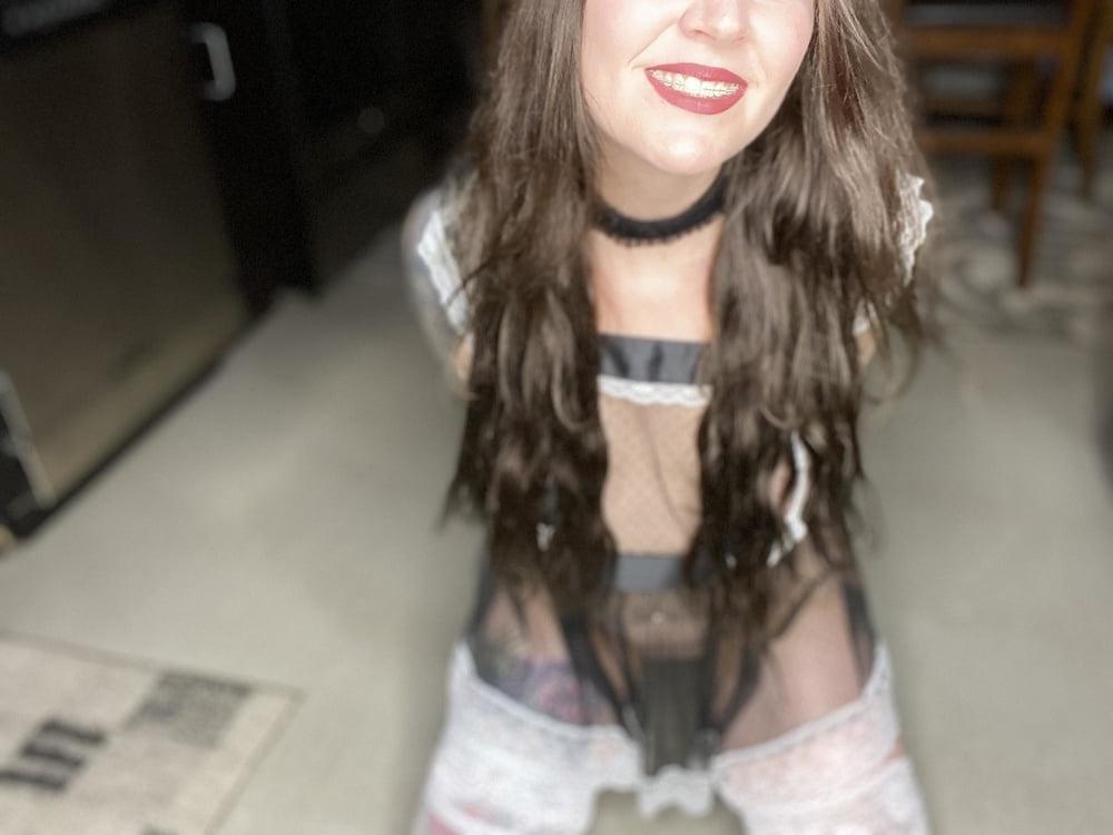 21P Cute smiling BDSM slut