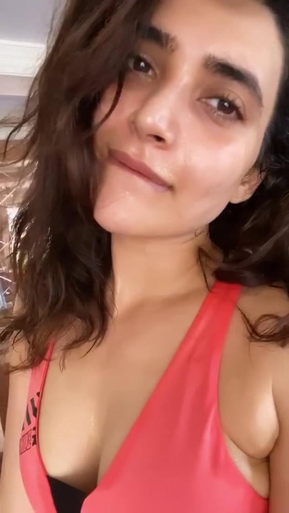 25P Amateur Hot Girl Full Nude Selfie