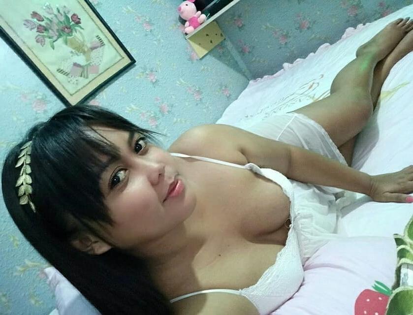 25P Amateur Hot Girl Full Nude Selfie