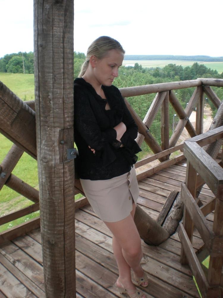 25P 2009 Posing First Time Outdoors