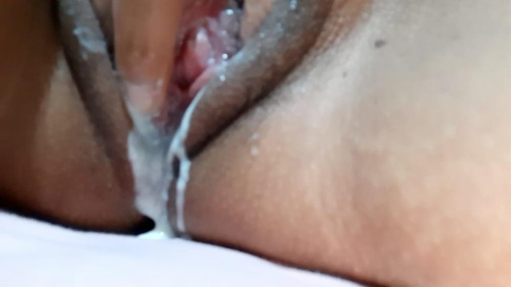 16P Asian milf spreads ass