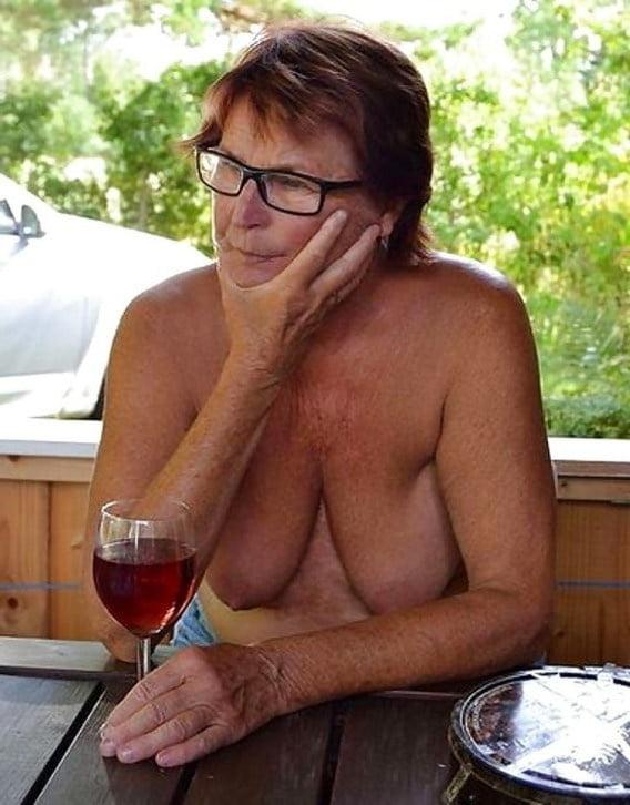 25P Older and hot 237 (Saggy tits)