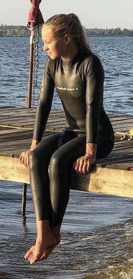 25P Wetsuit wet Pussies 22