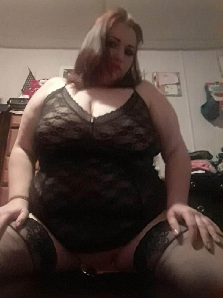 25P White Hot nude milf