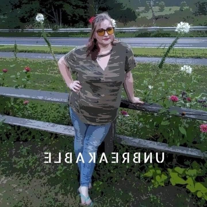 25P White Hot nude milf
