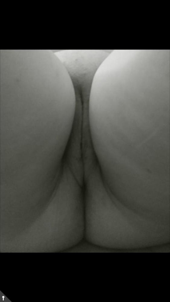 25P White Hot nude milf