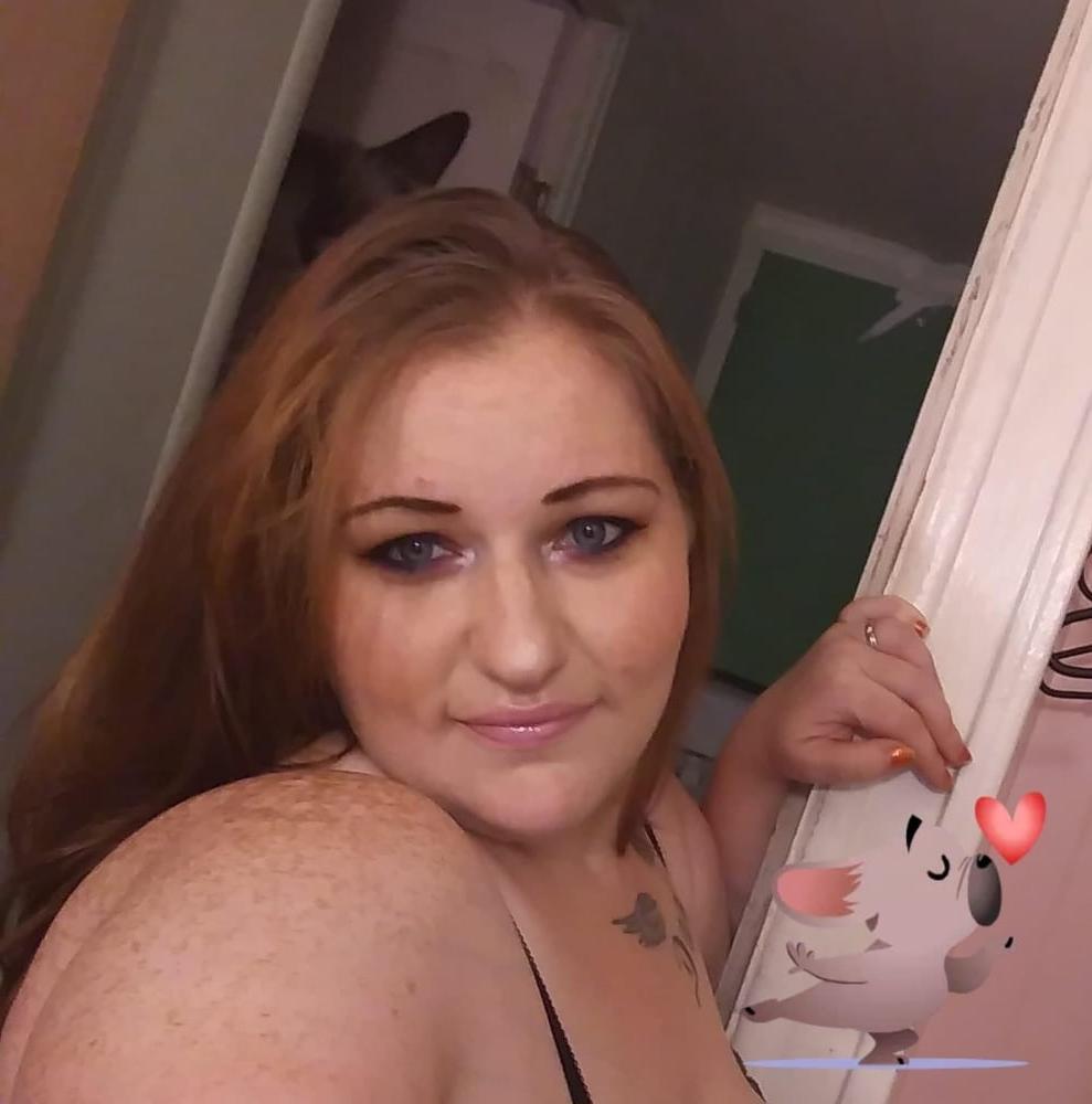 25P White Hot nude milf