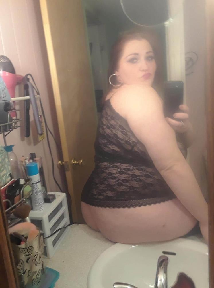 25P White Hot nude milf