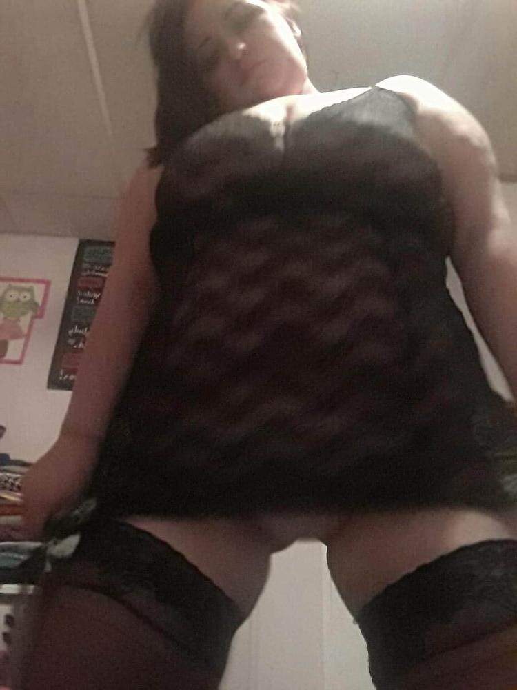 25P White Hot nude milf