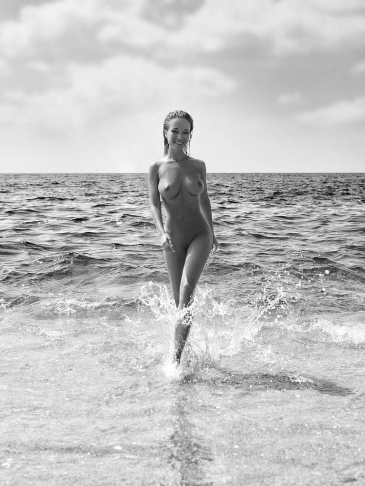 16P Black and white photo