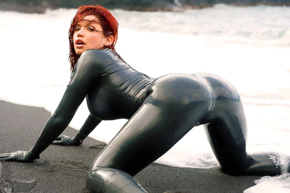 25P Latex babes