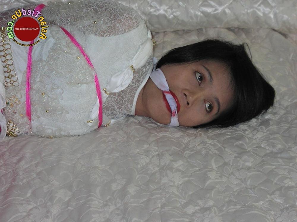25P asian milf hogtied and gagged