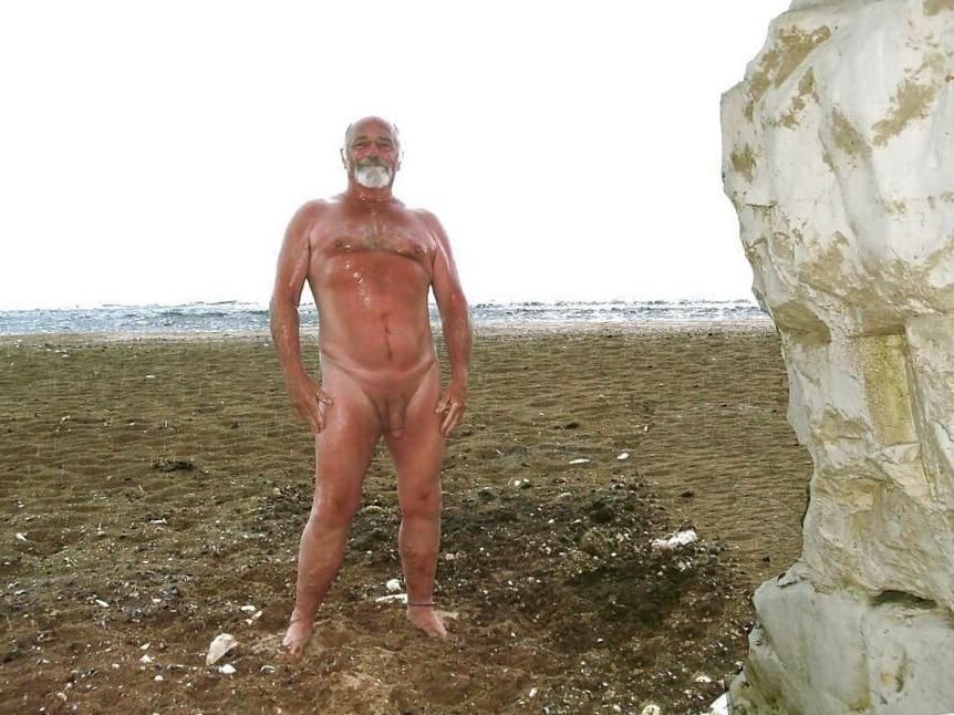 15P Nudist in Kent