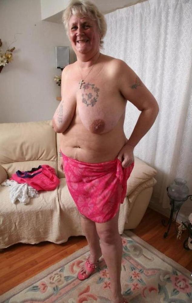 25P Older and hot 190 (Saggy tits and tattoo)